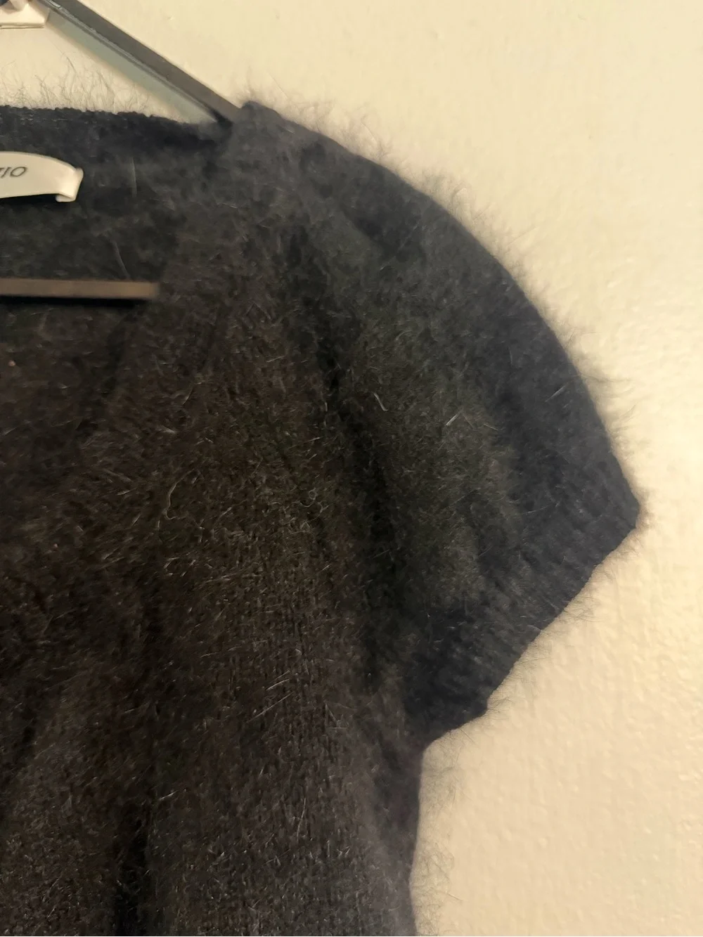 Guizio Cropped Angora Fuzzy Flower Rhinestone Single Closure Cardigan In Black